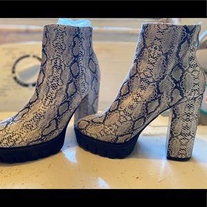 Python Print Boots
